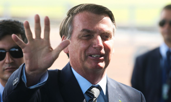 Bolsonaro realizará exame para checar se ainda está com a COVID-19 nesta terça-feira